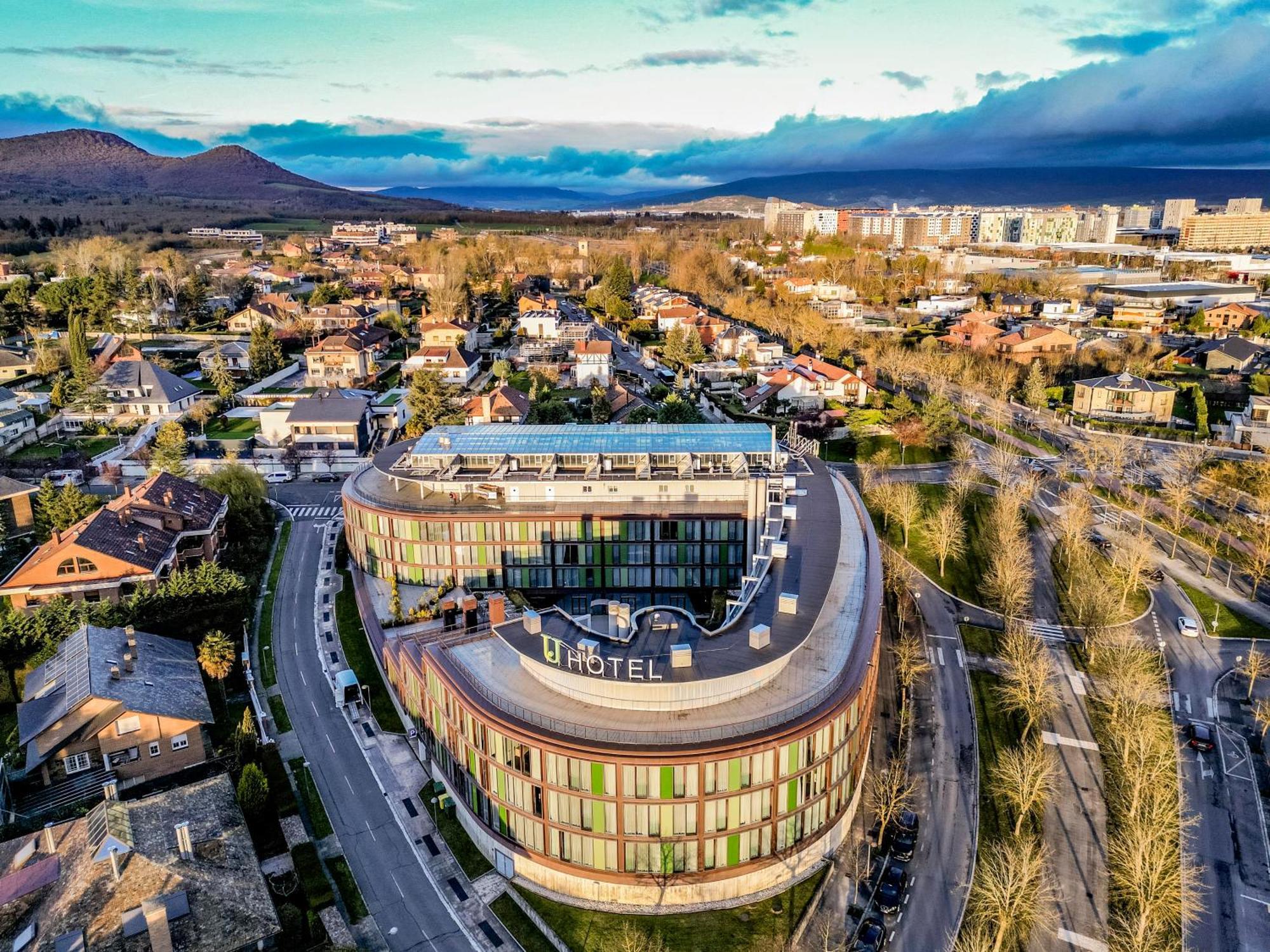 Hotel Jardines De Uleta Suites Vitoria-Gasteiz Exterior foto